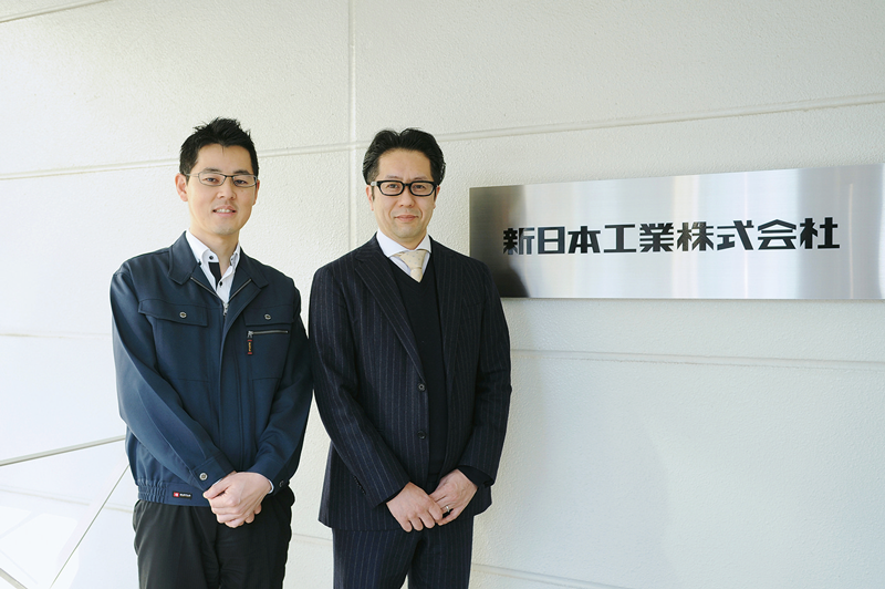 （写真左） 情報システム部　主任　三浦剛 氏